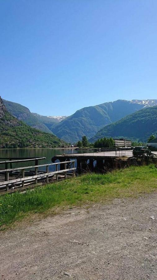 Hillegard Apartment Lærdalsøyri Екстериор снимка